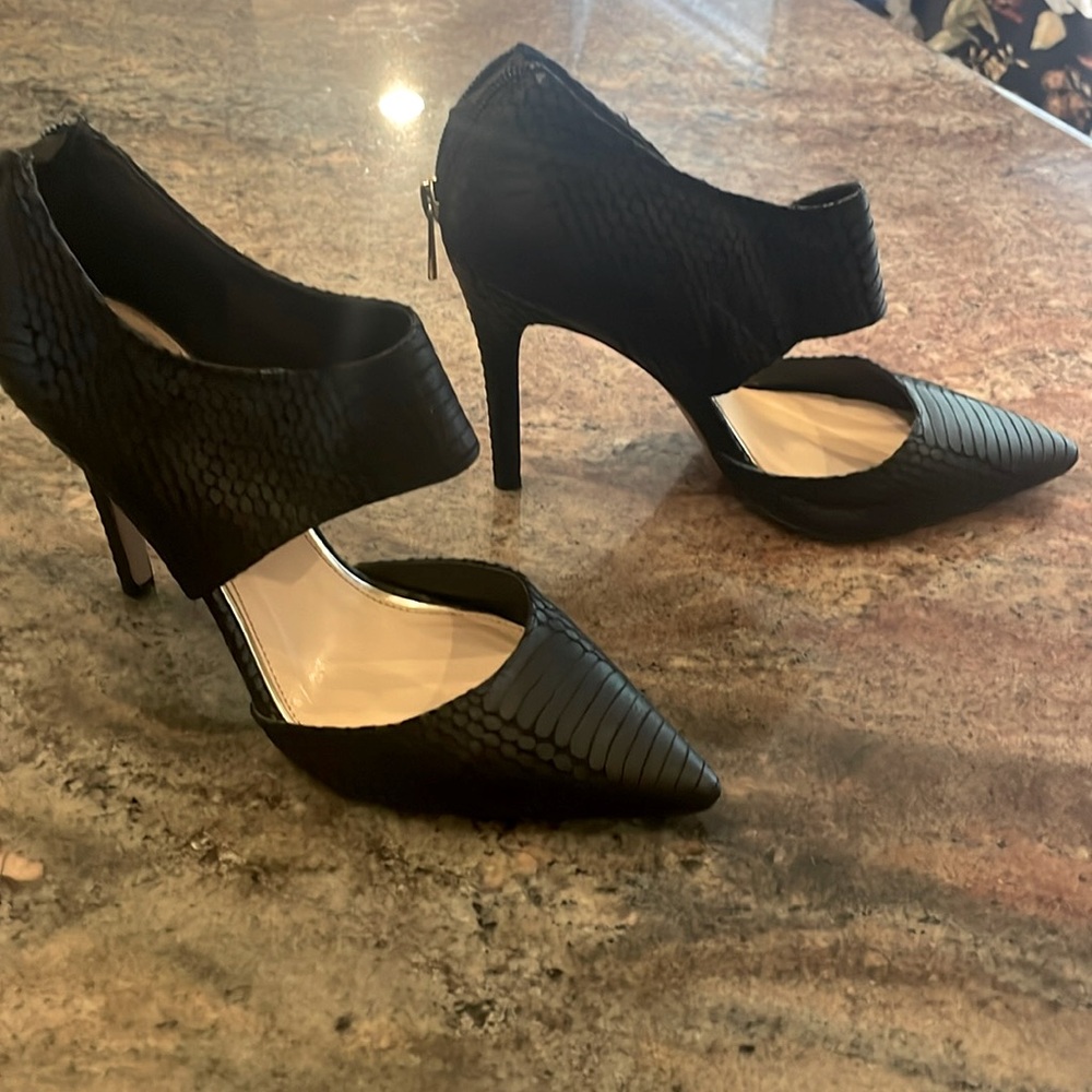 Jessica Simpson black faux croc heels 7.5